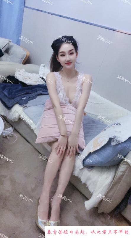 性感大长腿个兼职模特 第1张