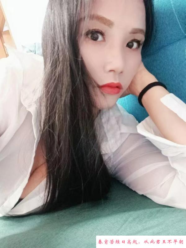 玩的很开的美妇 第1张