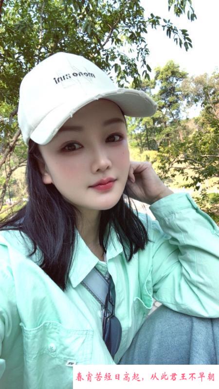 俏皮性感小护士 第2张