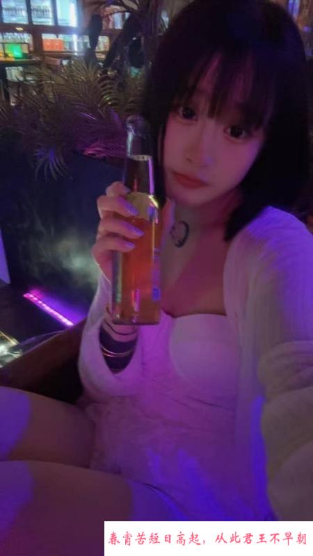 市中心年轻小美眉 第3张