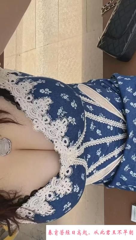 大胸妹子 第1张