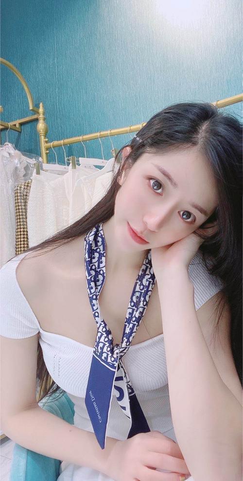 周末约到了极品妹子婷儿 第1张