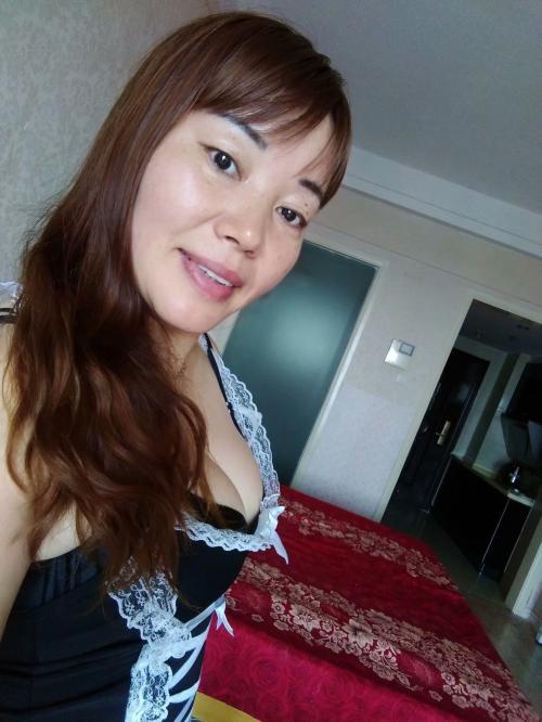 甜心熟女花香满衣 第2张