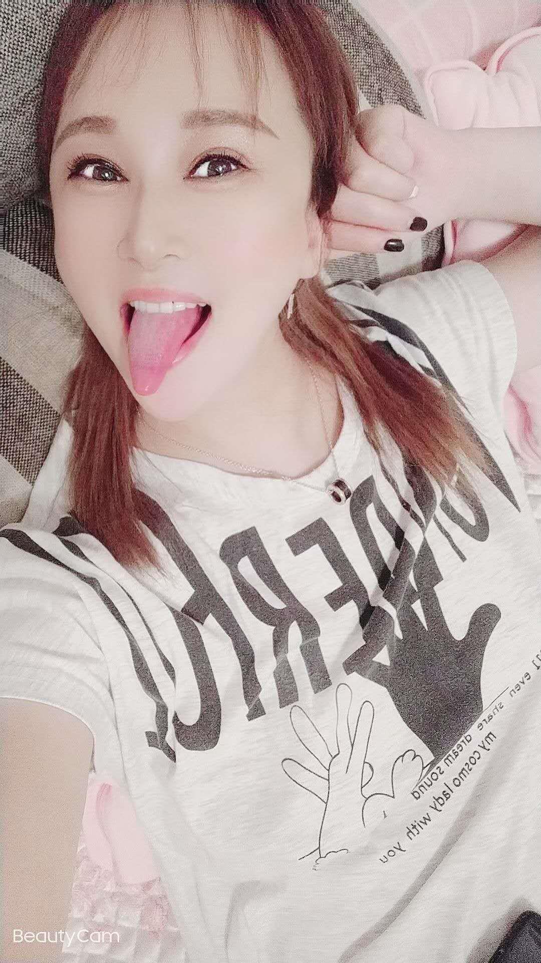 汉口万景国际长舌熟女一枚 第1张