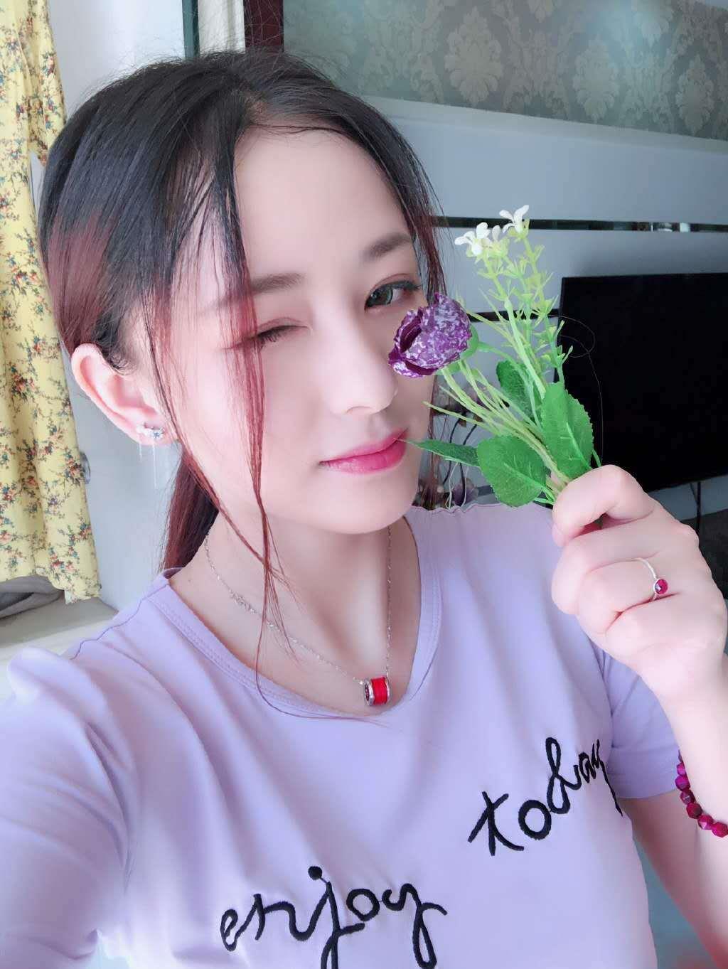 2020年7月21小御姐范的欣欣,风骚到位 第1张