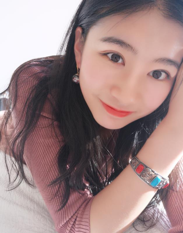 屁股很大的妹子 第1张