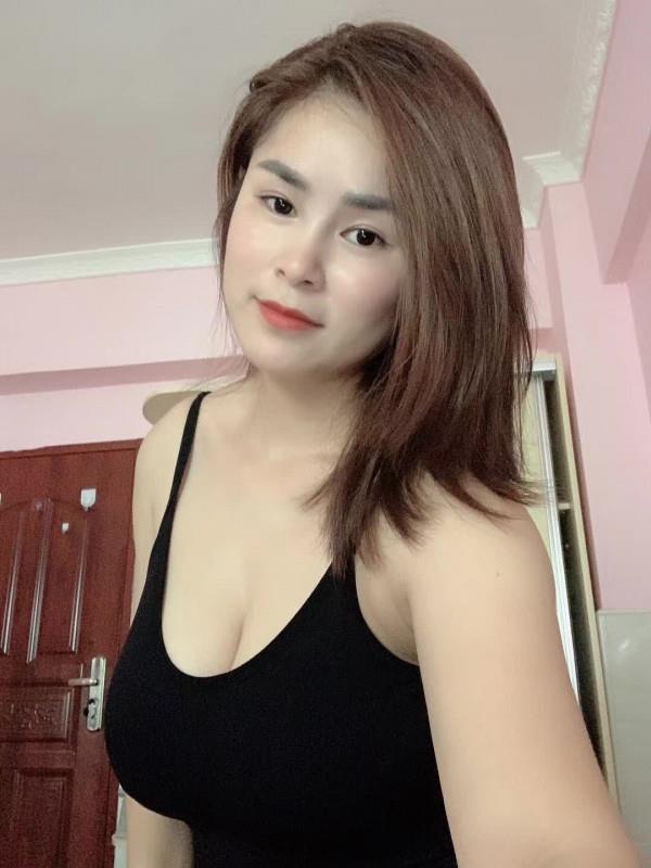 瘦底大奶少妇 第1张