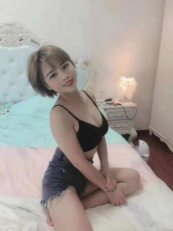 张府园动感美女可吻 第2张