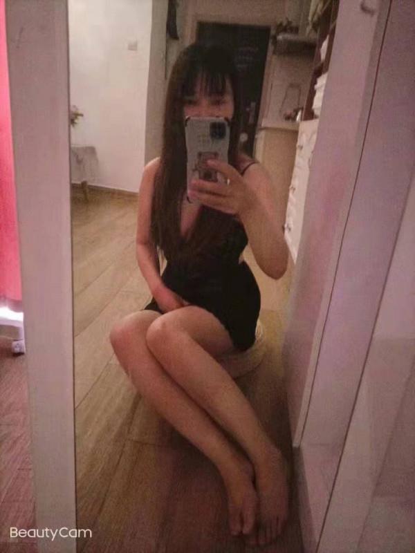 性价比还可以的丝袜美女 第1张