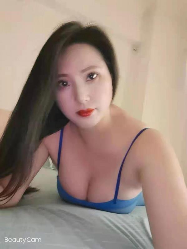 燕塘地铁口美女姐姐 第3张