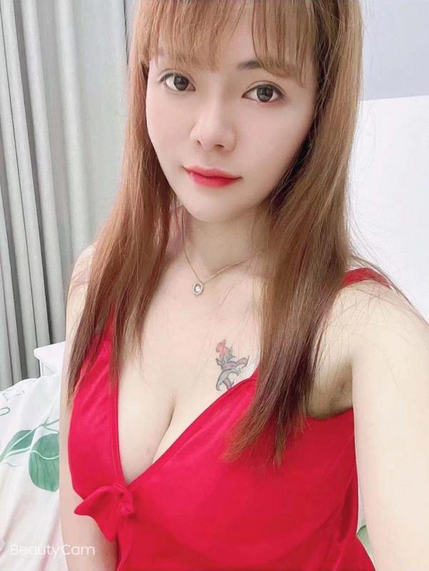 天桥少妇 第2张