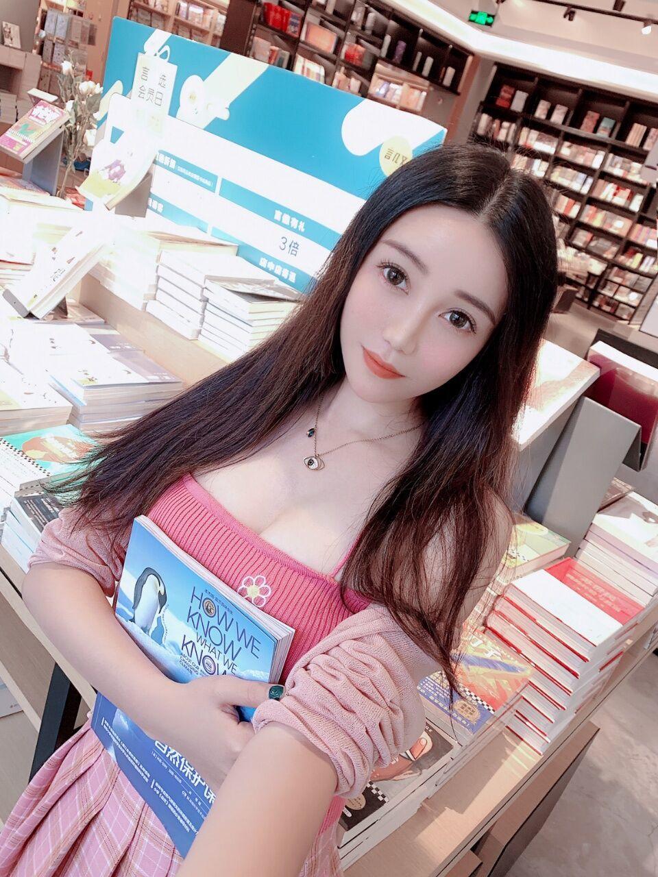 健身房妹子，阴道收缩会夹 第2张