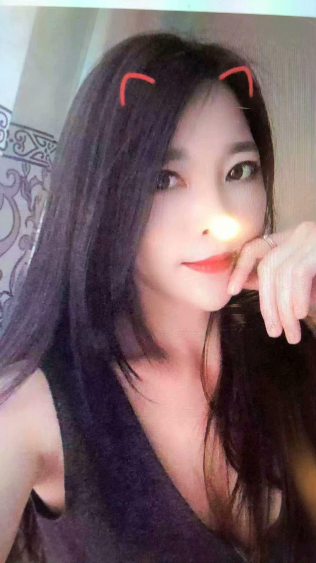 万达广场年轻妹子 第1张