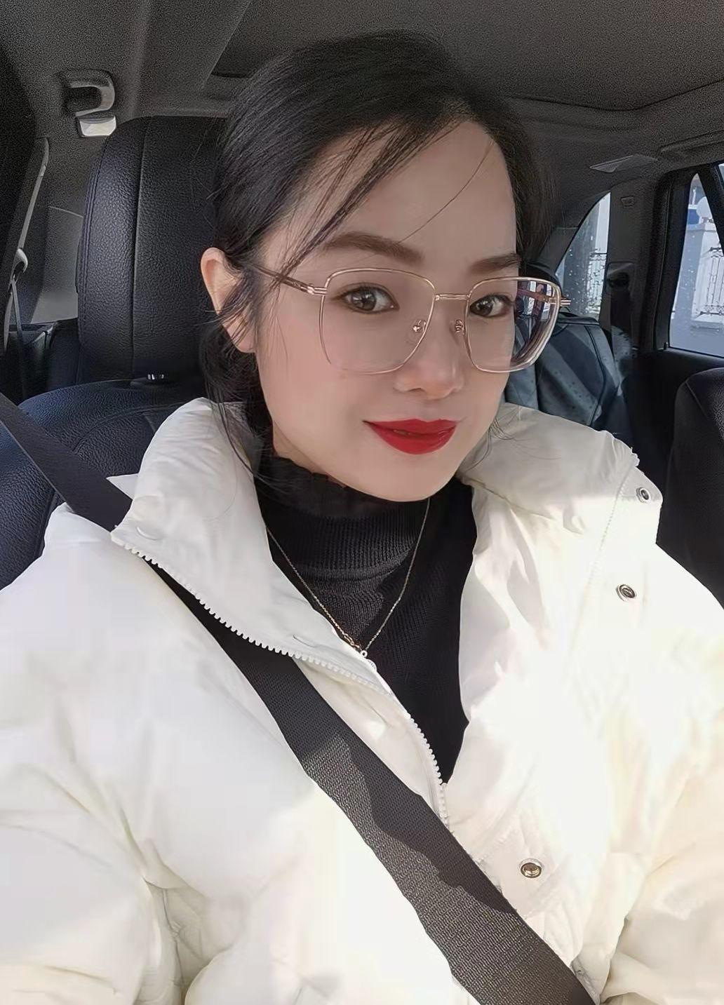 再战小店田星，见面时淑女，床上变荡妇 第1张