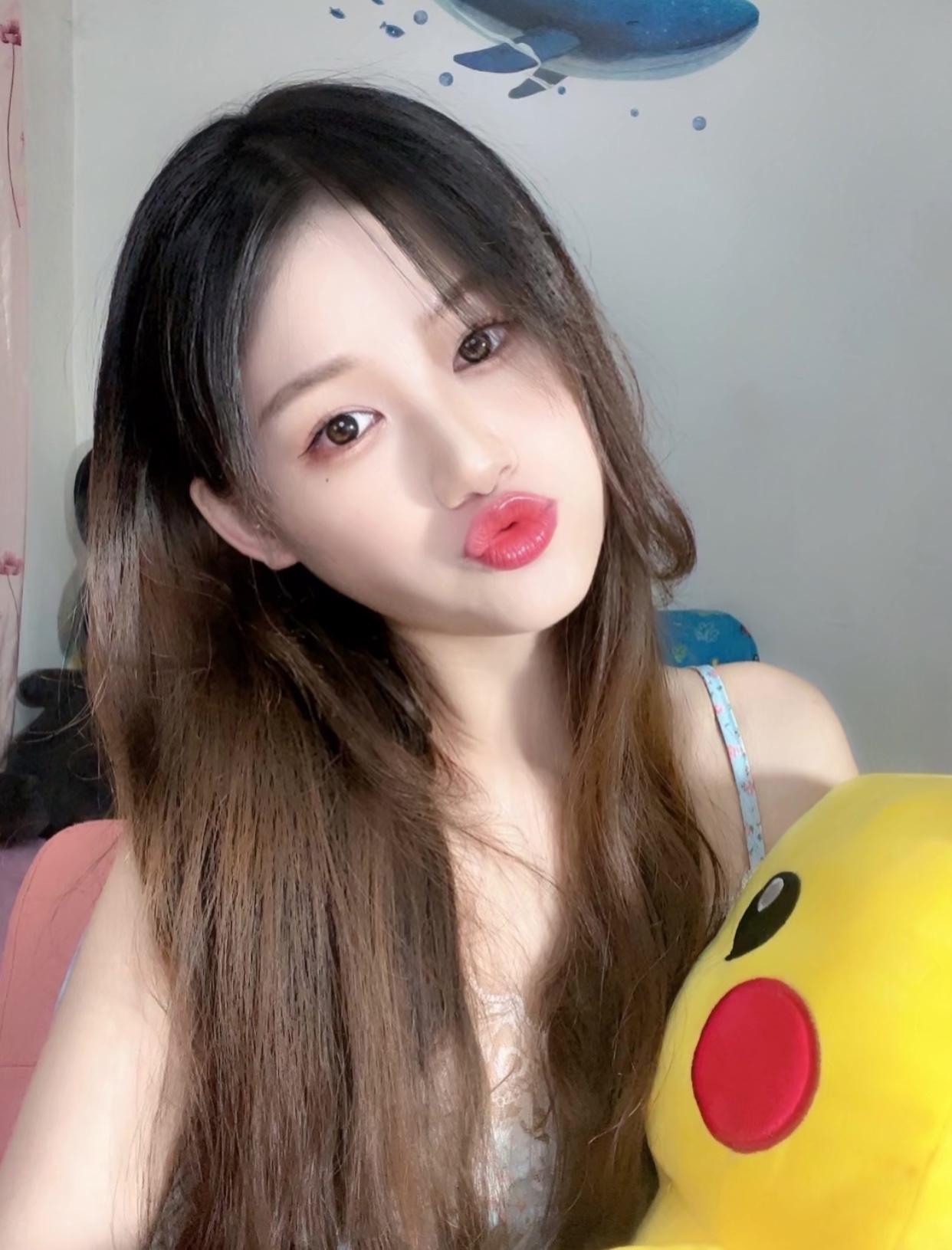 澄湖中路上的水嫩的小妹，少女感十足 第1张