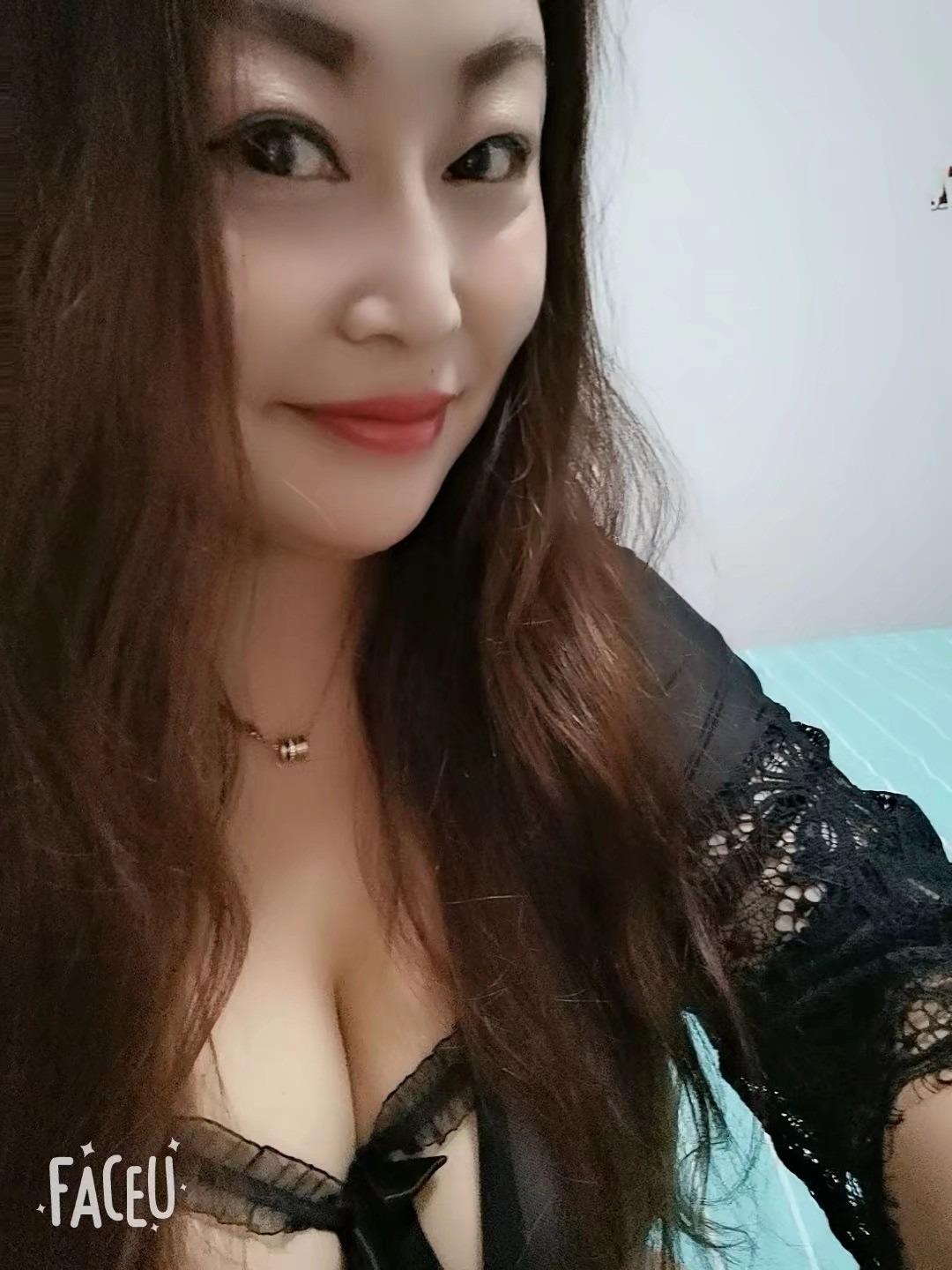 爆乳淫荡少妇 第1张