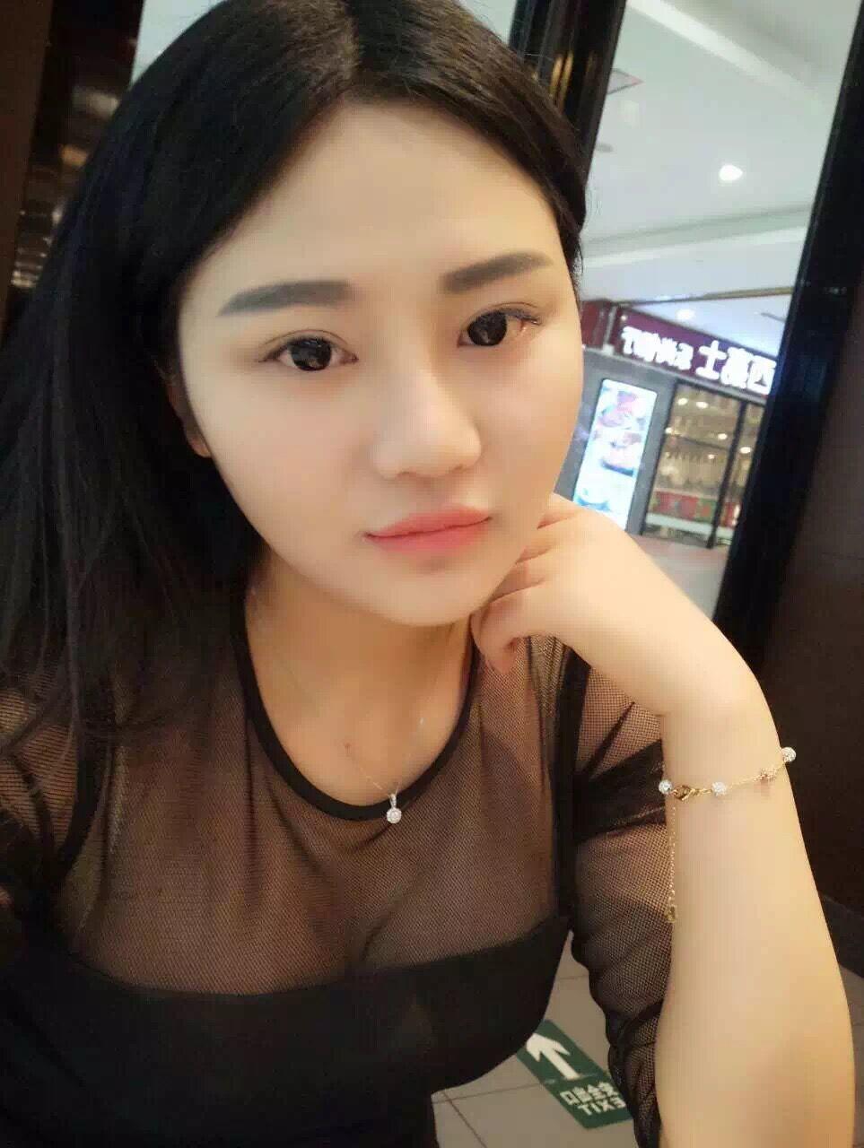 18岁兼职极品丰满D奶妹 第1张