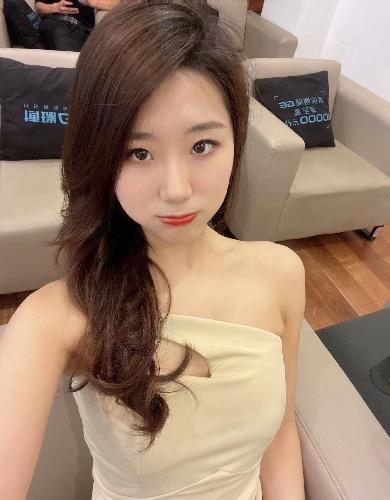 刚下水不久服务棒棒的妹子 第1张