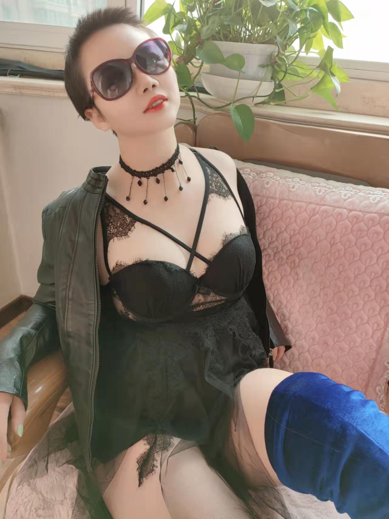 超短发超火辣,很有特色,让人融化 第2张