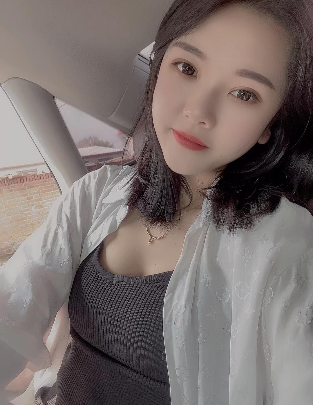 御姐型的小姐姐，性格活泼开朗 第1张
